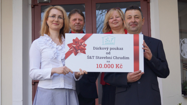 Předání dárkového poukazu od firmy Š&T Chrudim – 2015